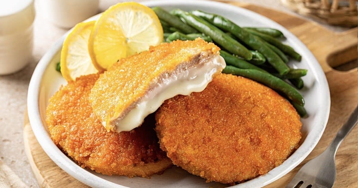 A Simple Recipe for Perfect Homemade Chicken Cordon Bleu in Less Than 20 Minutes