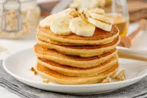 Breakfast or Snack: Impossible to Resist These Fluffy Banana Pancakes (Vegan Option Available)