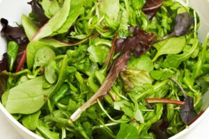 Can you eat a salad with pink spots without risk?