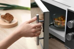 Can you put plastic wrap in the microwave?