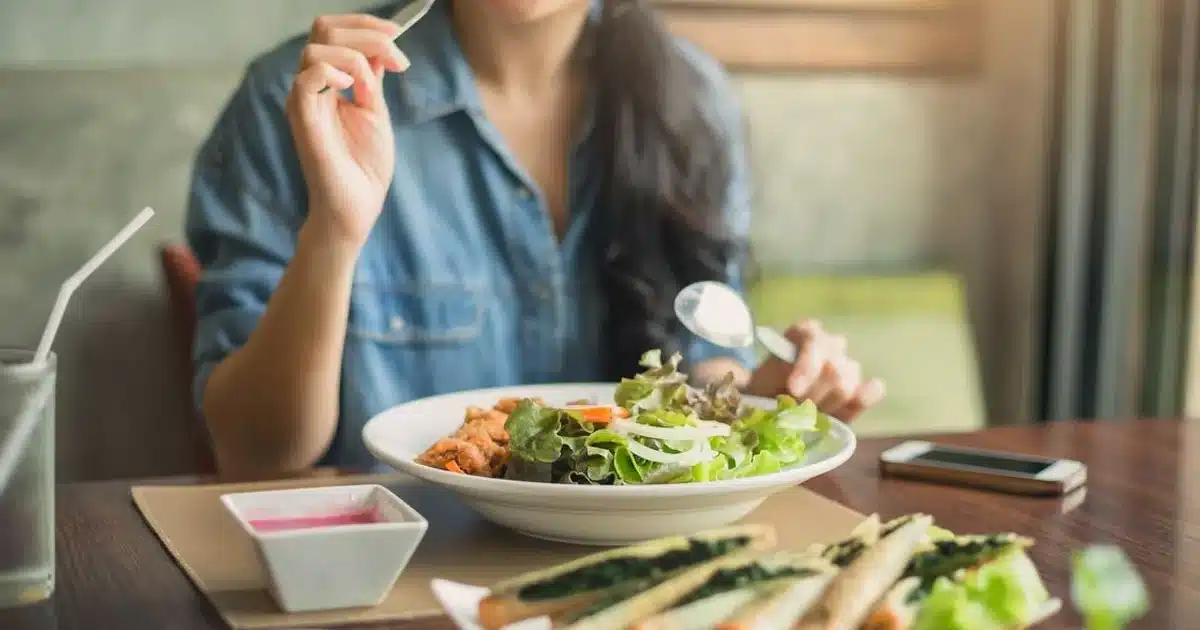 For Better Digestion, Here's the Habit You Should Absolutely Adopt at Every Meal