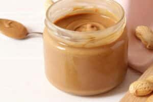 Homemade Peanut Butter with 3 Ingredients Costs Less Than 3 Euros