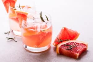 The chic and easy-to-make cocktail at home with gin and grapefruit, an ultra-fresh and original duo