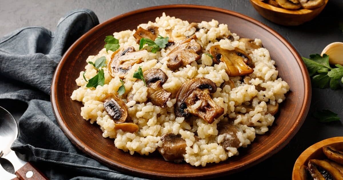 The Perfect Dish for a Weeknight: Creamy Mushroom Rice Risotto-Style in 20 Minutes