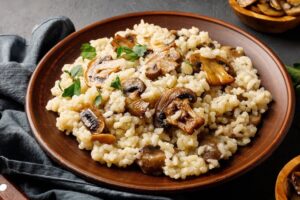 The Perfect Dish for a Weeknight: Creamy Mushroom Rice Risotto-Style in 20 Minutes