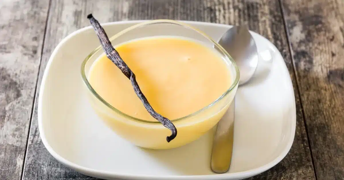 Why buy dessert creams when you can make them at home? The ultra-simple and indulgent vanilla recipe